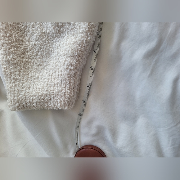 Fuzzy cardigan, size small - Picture 4 of 11